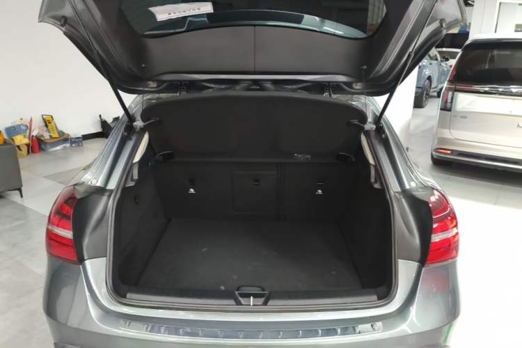 Used Mercedes-Benz GLA 2017 GLA 220 4MATIC Fashion Model Trunk