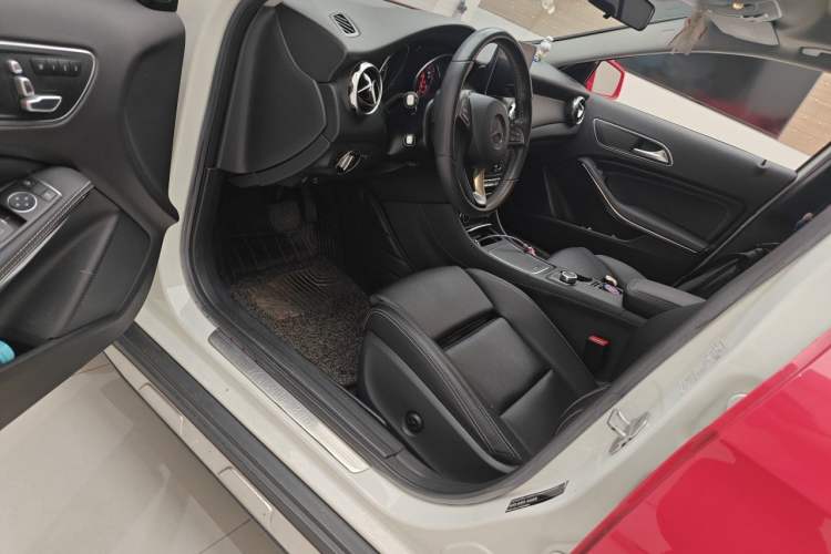 Used Mercedes-Benz GLA 2017 GLA 200 Sport Edition Driver Seat