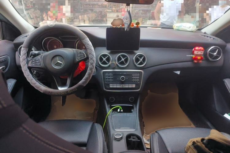 Used Mercedes-Benz GLA 2017 GLA 200 Sport Edition Center Console