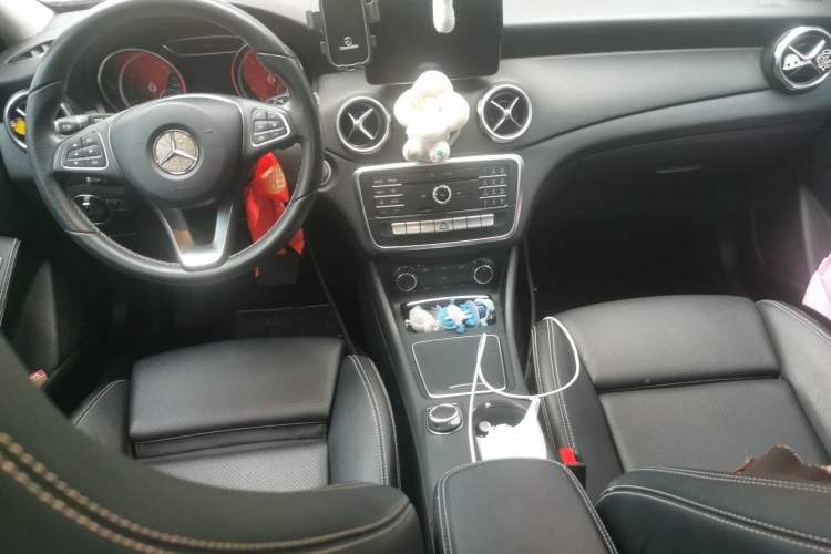 Used Mercedes-Benz GLA 2017 GLA 200 Sport Edition Center Console