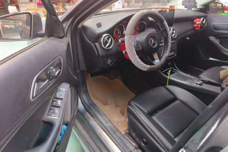 Used Mercedes-Benz GLA 2017 GLA 200 Sport Edition Driver Seat