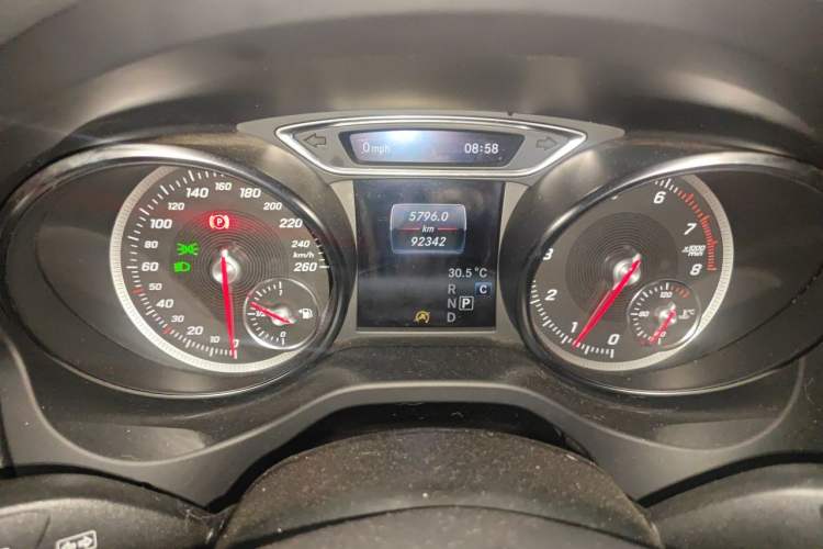 Used Mercedes-Benz GLA 2017 GLA 200 Sport Edition Odometer Close Up