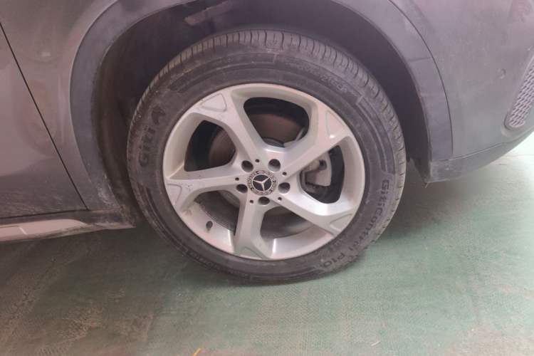 Used Mercedes-Benz GLA 2017 GLA 200 Sport Edition Right Front Wheel Hub