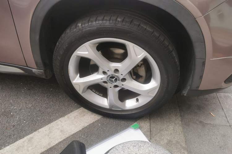 Used Mercedes-Benz GLA 2017 GLA 200 Sport Edition Right Front Wheel Hub