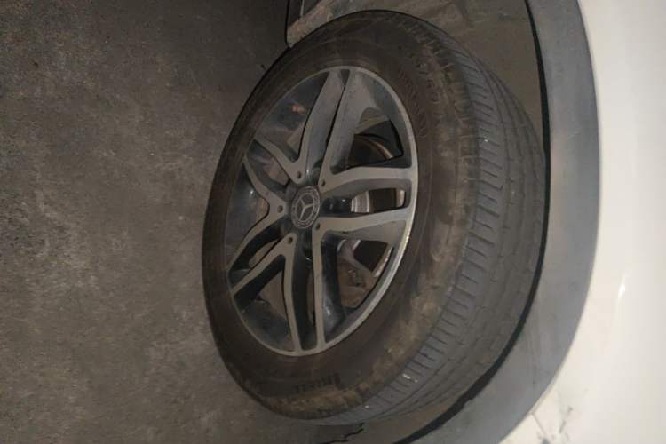 Used Mercedes-Benz GLA 2017 GLA 200 Sport Edition Right Front Wheel Hub