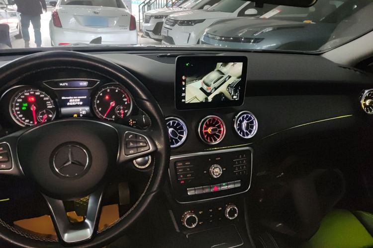 Used Mercedes-Benz GLA 2017 GLA 200 Sport Edition Center Console
