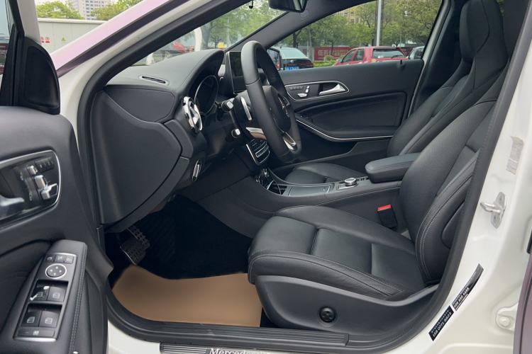 Used Mercedes-Benz GLA 2017 GLA 260 4MATIC Sport Edition Interior 1