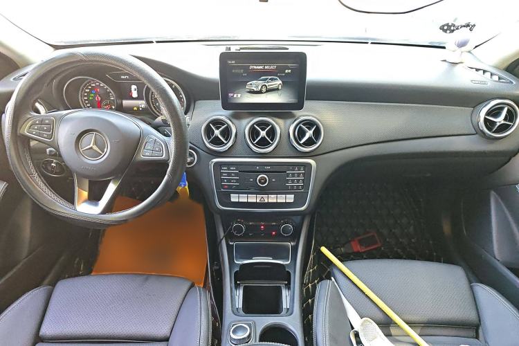 Used Mercedes-Benz GLA 2017 GLA 200 Sport Edition Interior 2