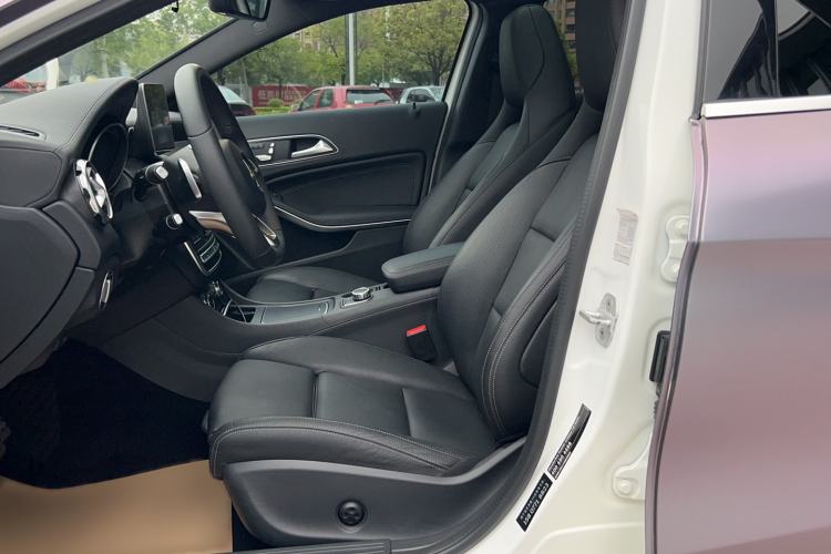 Used Mercedes-Benz GLA 2017 GLA 260 4MATIC Sport Edition Interior 2