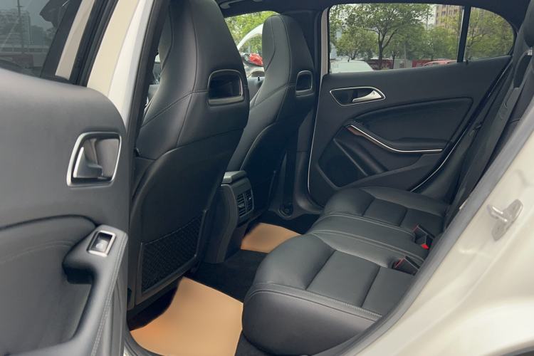 Used Mercedes-Benz GLA 2017 GLA 260 4MATIC Sport Edition Interior 3