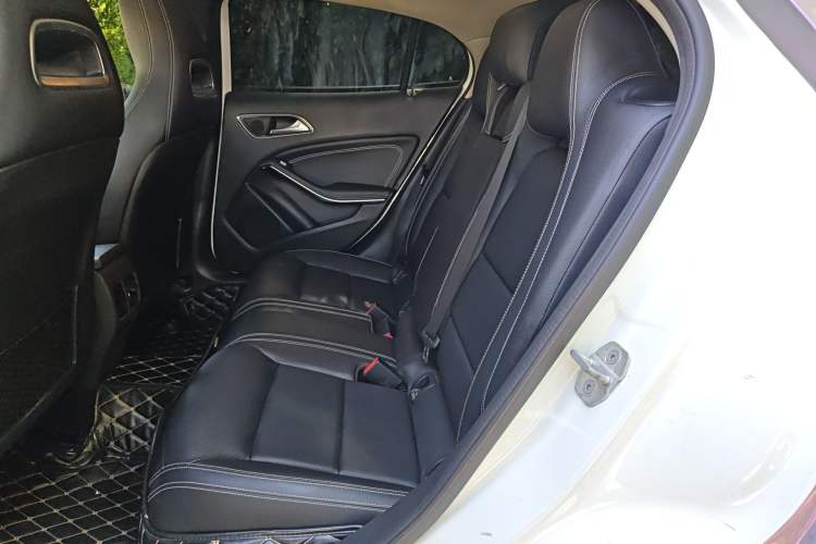 Used Mercedes-Benz GLA 2017 GLA 200 Sport Edition Interior 4
