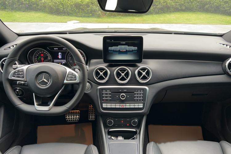 Used Mercedes-Benz GLA 2017 GLA 260 4MATIC Sport Edition Interior 5