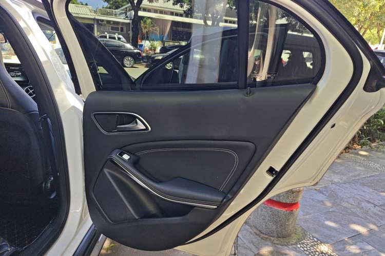 Used Mercedes-Benz GLA 2017 GLA 200 Sport Edition Interior 6