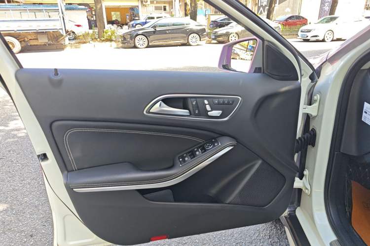Used Mercedes-Benz GLA 2017 GLA 200 Sport Edition Interior 7