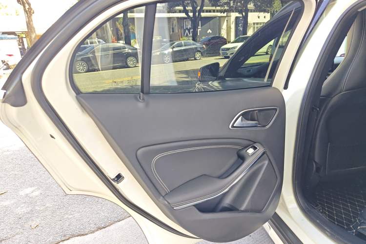 Used Mercedes-Benz GLA 2017 GLA 200 Sport Edition Interior 8