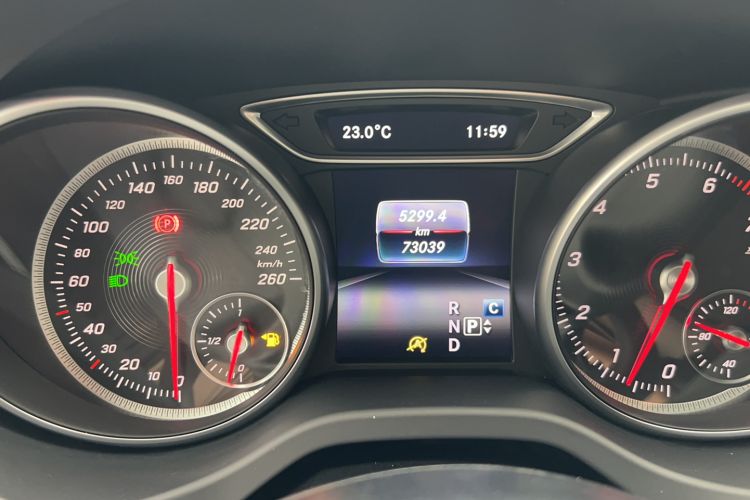 Used Mercedes-Benz GLA 2017 GLA 260 4MATIC Sport Edition Odometer Close Up