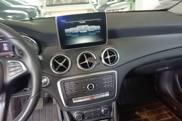 Used Mercedes-Benz GLA 2017 GLA 200 Fashion Model Audio And AC Panel