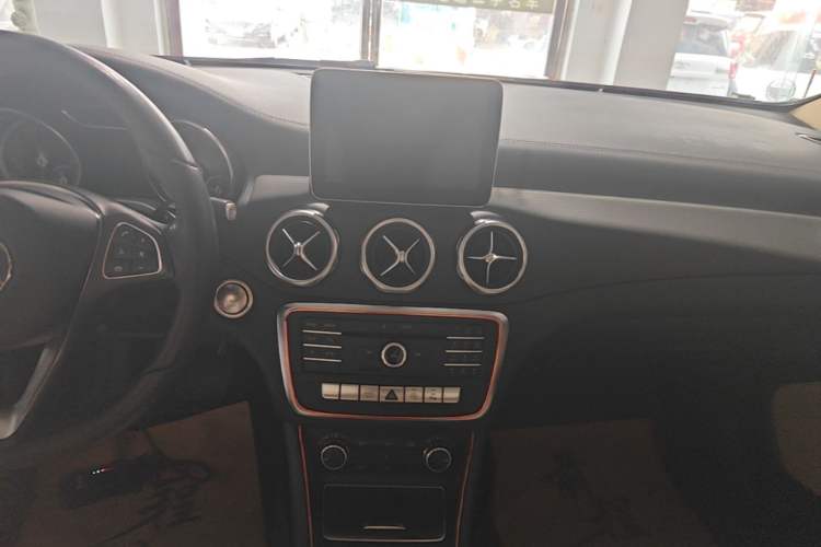 Used Mercedes-Benz GLA 2017 GLA 200 Fashion Model Audio And AC Panel