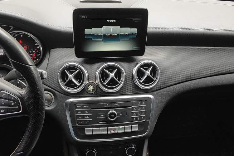 Used Mercedes-Benz GLA 2017 GLA 200 Fashion Model Audio And AC Panel
