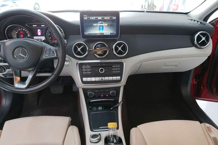 Used Mercedes-Benz GLA 2017 GLA 220 4MATIC Fashion Model Audio And AC Panel