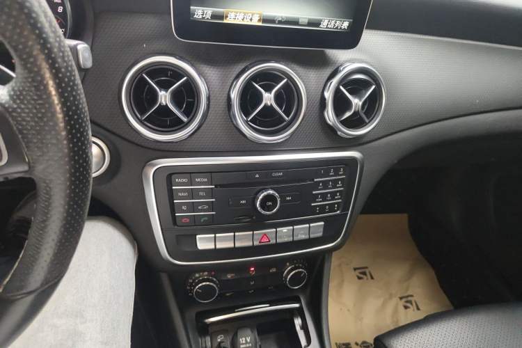 Used Mercedes-Benz GLA 2017 GLA 200 Sport Edition Audio And AC Panel