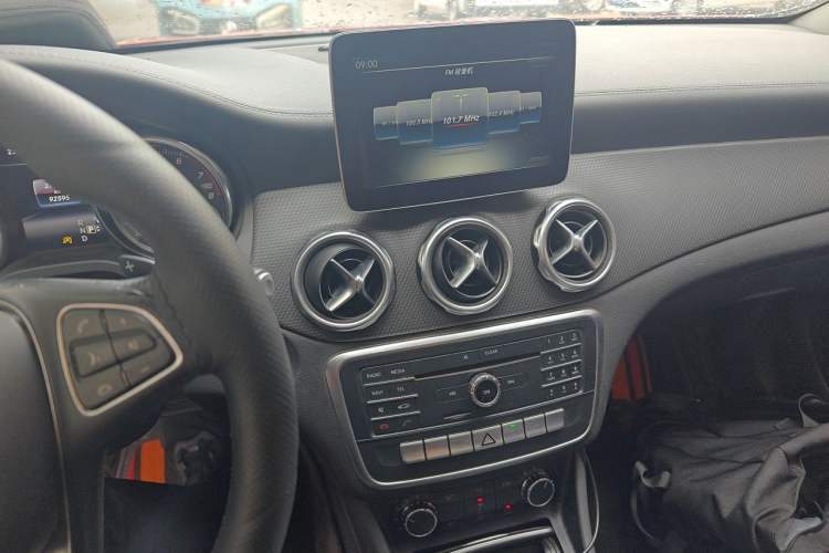 Used Mercedes-Benz GLA 2017 GLA 200 Fashion Model Audio And AC Panel