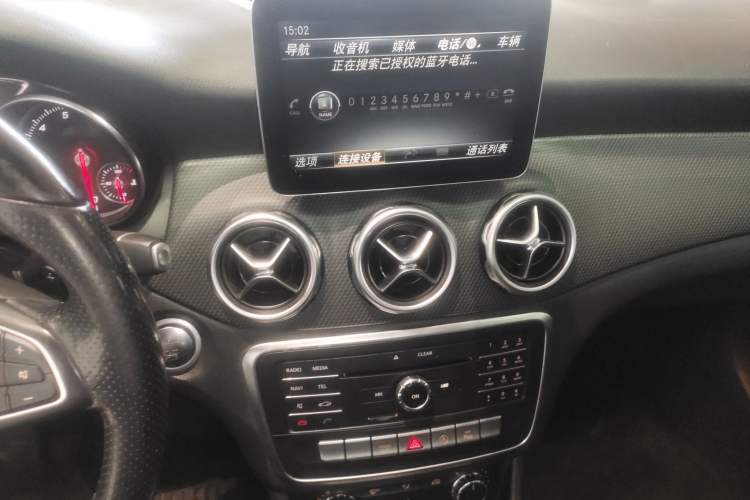 Used Mercedes-Benz GLA 2017 GLA 200 Sport Edition Audio And AC Panel
