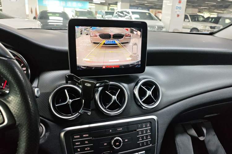 Used Mercedes-Benz GLA 2017 GLA 200 Sport Edition Audio And AC Panel