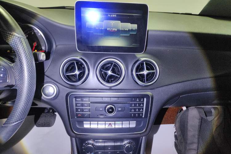 Used Mercedes-Benz GLA 2017 GLA 200 Sport Edition Audio And AC Panel