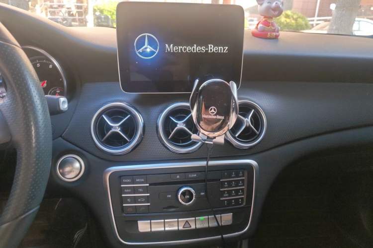 Used Mercedes-Benz GLA 2017 GLA 200 Sport Edition Audio And AC Panel