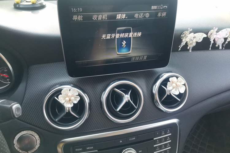 Used Mercedes-Benz GLA 2017 GLA 200 Sport Edition Audio And AC Panel