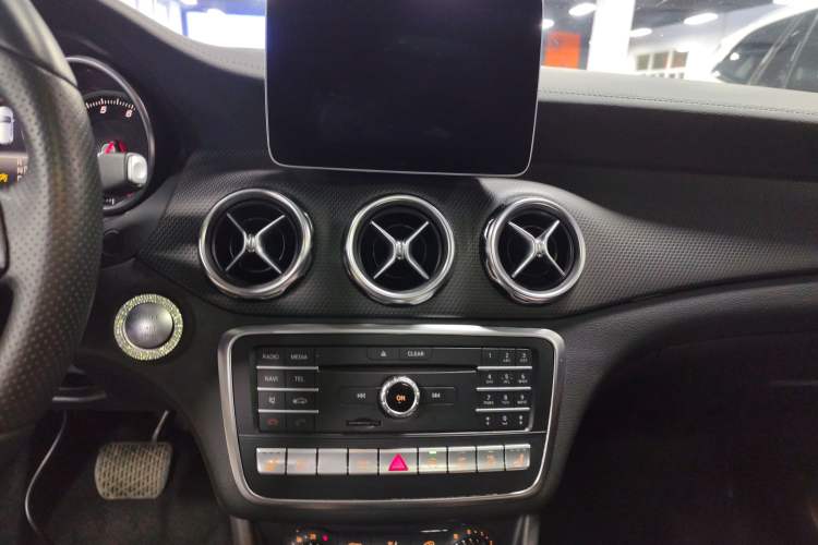 Used Mercedes-Benz GLA 2017 GLA 220 4MATIC Fashion Model Audio And AC Panel
