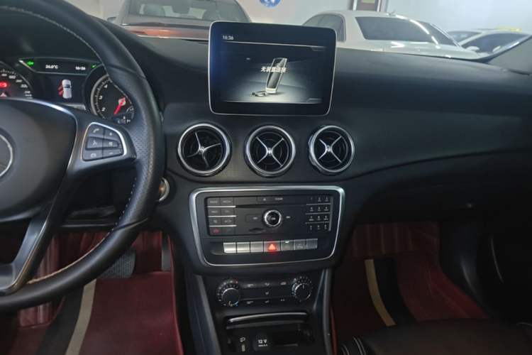 Used Mercedes-Benz GLA 2017 GLA 200 Fashion Model Audio And AC Panel