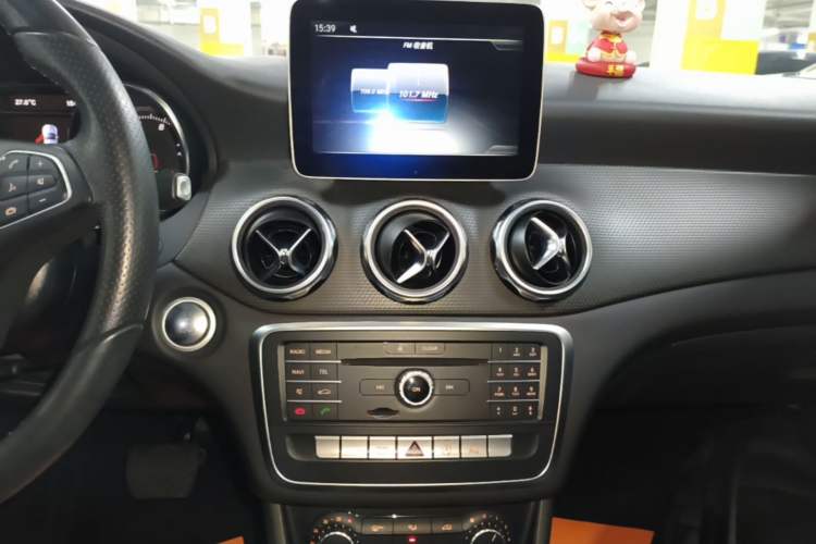 Used Mercedes-Benz GLA 2017 GLA 200 Sport Edition Audio And AC Panel