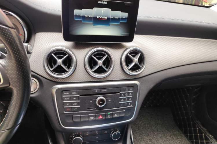 Used Mercedes-Benz GLA 2017 GLA 200 Sport Edition Audio And AC Panel