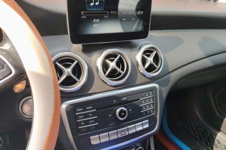 Used Mercedes-Benz GLA 2017 GLA 200 Sport Edition Audio And AC Panel
