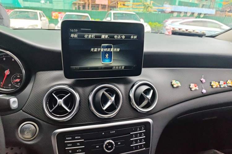 Used Mercedes-Benz GLA 2017 GLA 200 Sport Edition Audio And AC Panel