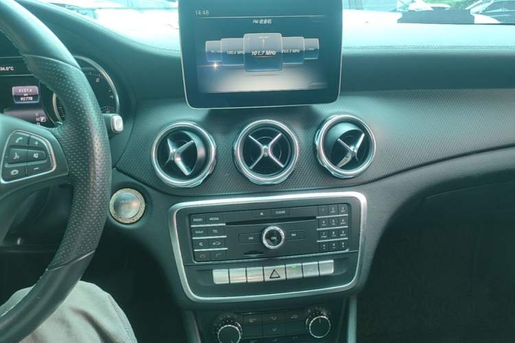 Used Mercedes-Benz GLA 2017 GLA 200 Fashion Model Audio And AC Panel