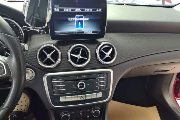 Used Mercedes-Benz GLA 2017 GLA 200 Sport Edition Audio And AC Panel