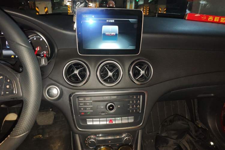 Used Mercedes-Benz GLA 2017 GLA 200 Sport Edition Audio And AC Panel