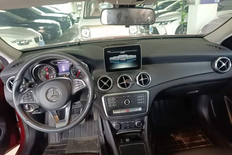 Used Mercedes-Benz GLA 2017 GLA 200 Fashion Model Center Console