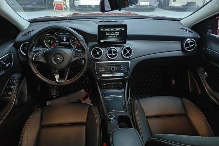 Used Mercedes-Benz GLA 2017 GLA 200 Fashion Model Center Console