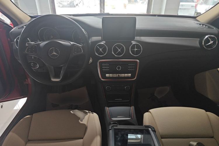 Used Mercedes-Benz GLA 2017 GLA 200 Fashion Model Center Console