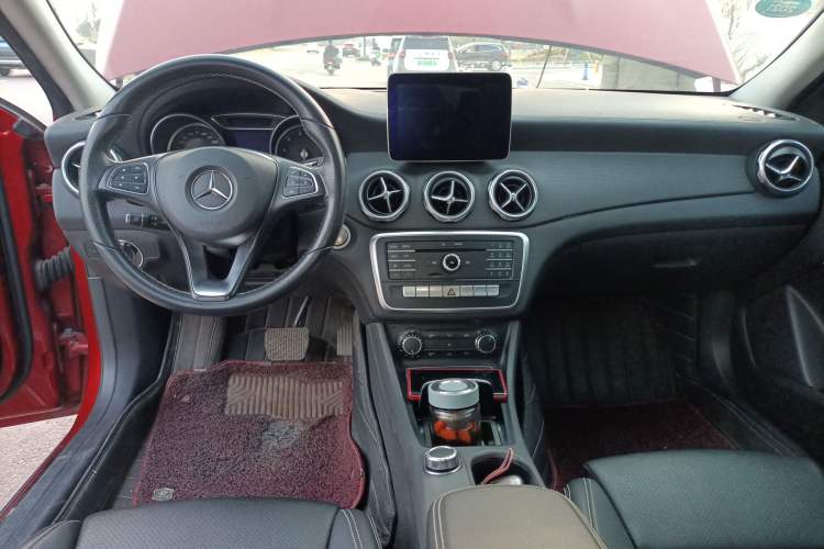 Used Mercedes-Benz GLA 2017 GLA 200 Sport Edition Center Console