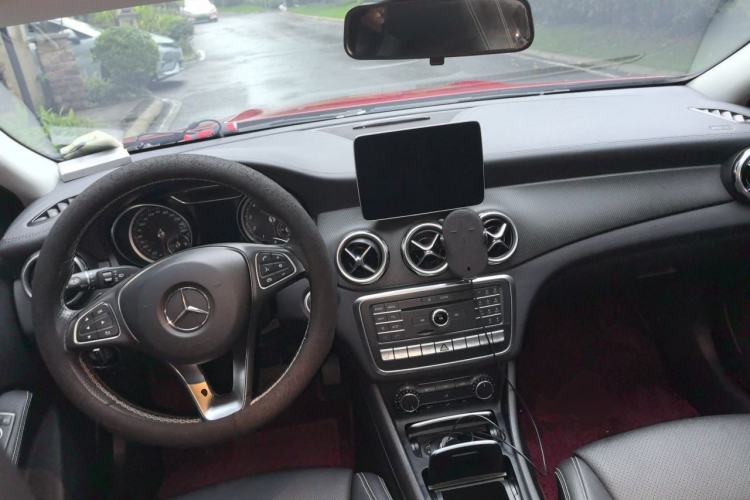 Used Mercedes-Benz GLA 2017 GLA 220 4MATIC Fashion Model Center Console