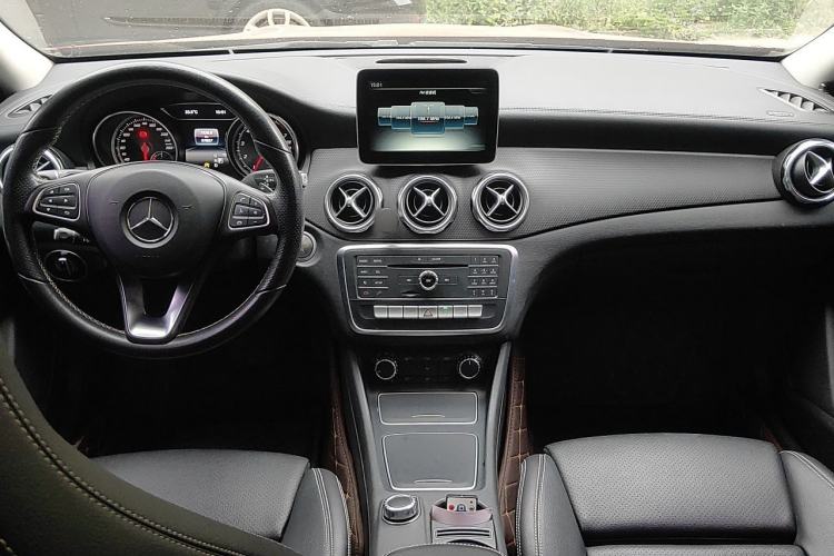 Used Mercedes-Benz GLA 2017 GLA 200 Fashion Model Center Console