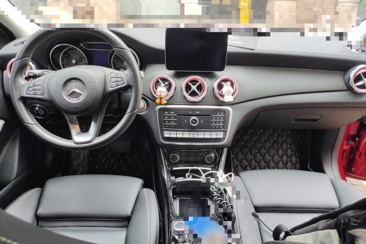 Used Mercedes-Benz GLA 2017 GLA 220 4MATIC Fashion Model Center Console