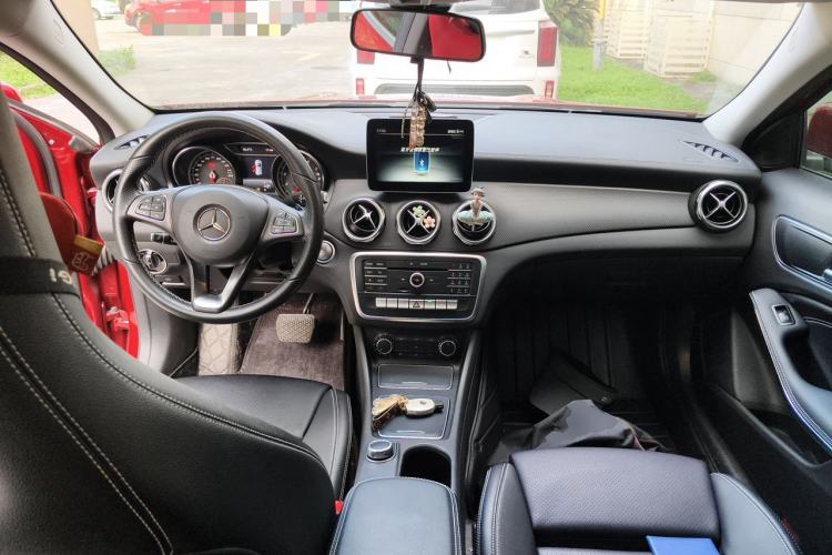 Used Mercedes-Benz GLA 2017 GLA 200 Fashion Model Center Console