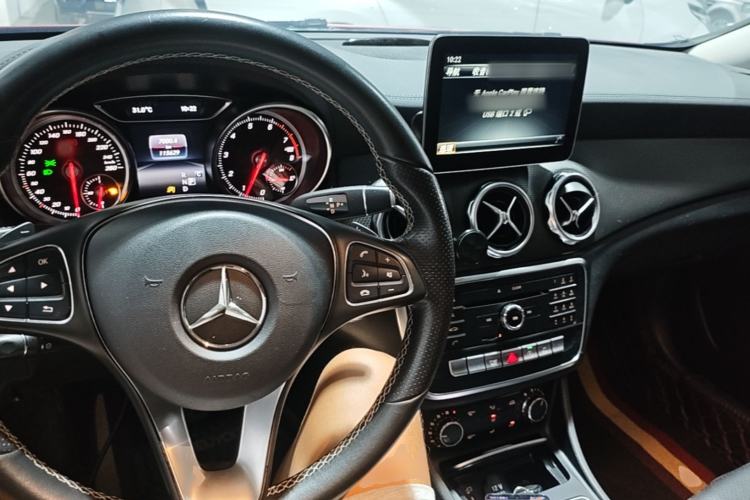 Used Mercedes-Benz GLA 2017 GLA 200 Fashion Model Center Console