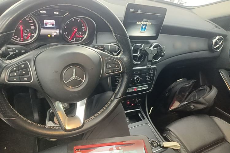 Used Mercedes-Benz GLA 2017 GLA 200 Fashion Model Center Console